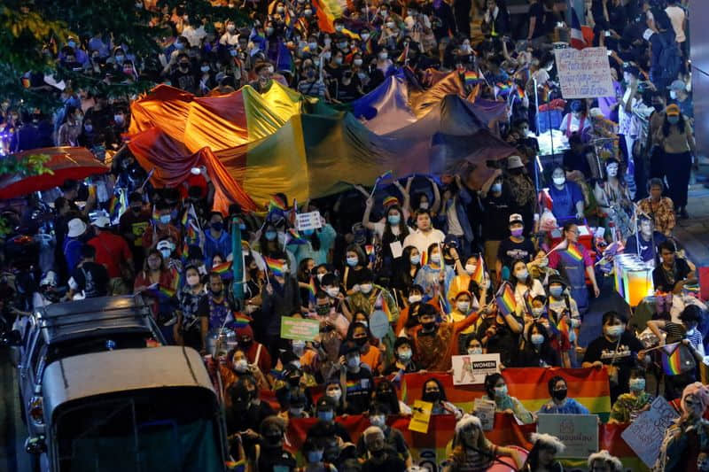 泰国反政府运动诉求婚姻平权 街头抗争警民冲突越发猛烈 -3
